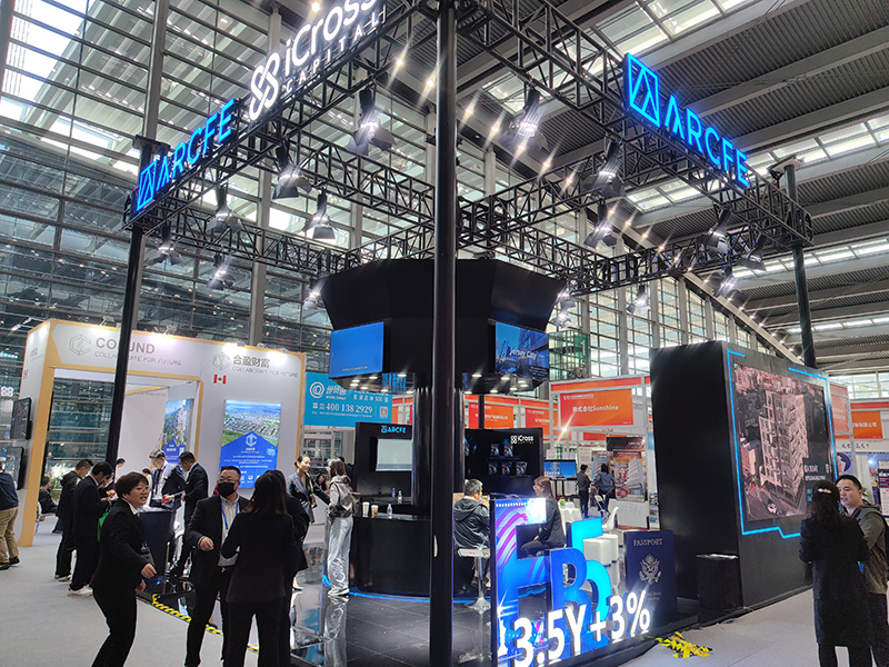 2023年12月16日，第十七屆深圳國(guó)際金融博覽會(huì)在深圳會(huì)展中心開(kāi)幕，近300家金融機(jī)構(gòu)和企業(yè)攜手多款金融產(chǎn)品集中亮相。