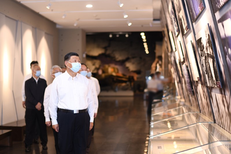 2022年8月16日至17日，中共中央總書記、國家主席、中央軍委主席習(xí)近平在遼寧考察。這是16日下午，習(xí)近平在錦州市考察遼沈戰(zhàn)役紀(jì)念館。 新華社記者 燕雁 攝