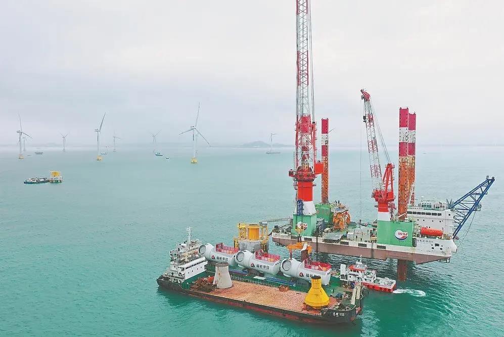 福能集團曾是“一煤獨大”的老國企，近年來積極轉(zhuǎn)型，布局新能源、新材料、醫(yī)療健康等領(lǐng)域。圖為福能集團三川海上風電項目。（資料圖片）